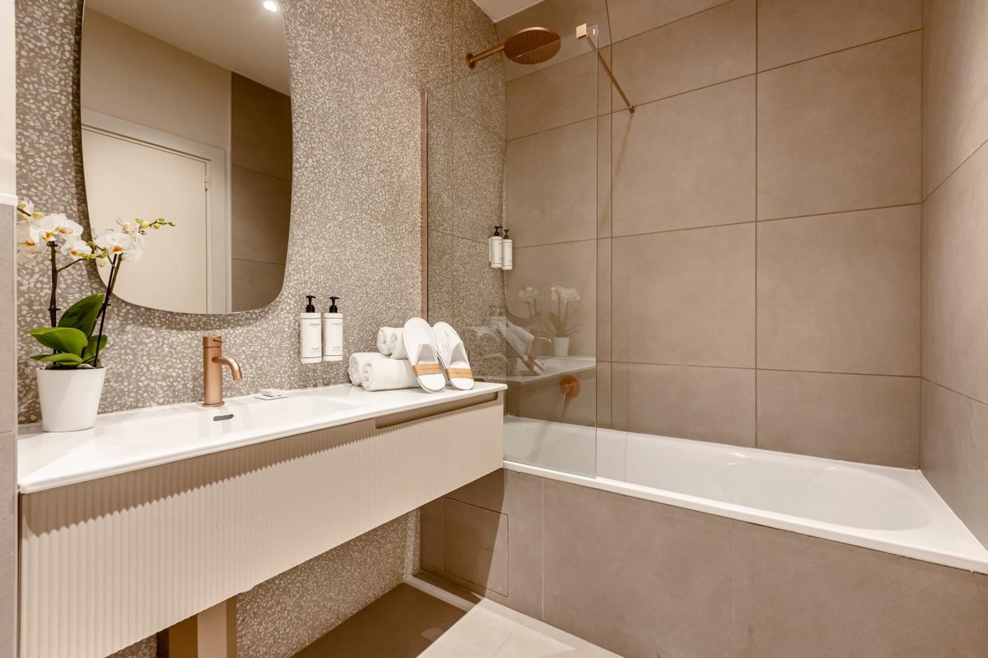 Fl By Sweett Hotel
